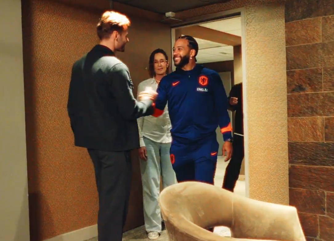 Historyczne osiągnięcie Depaya. A teraz wart fortunę prezent [WIDEO]