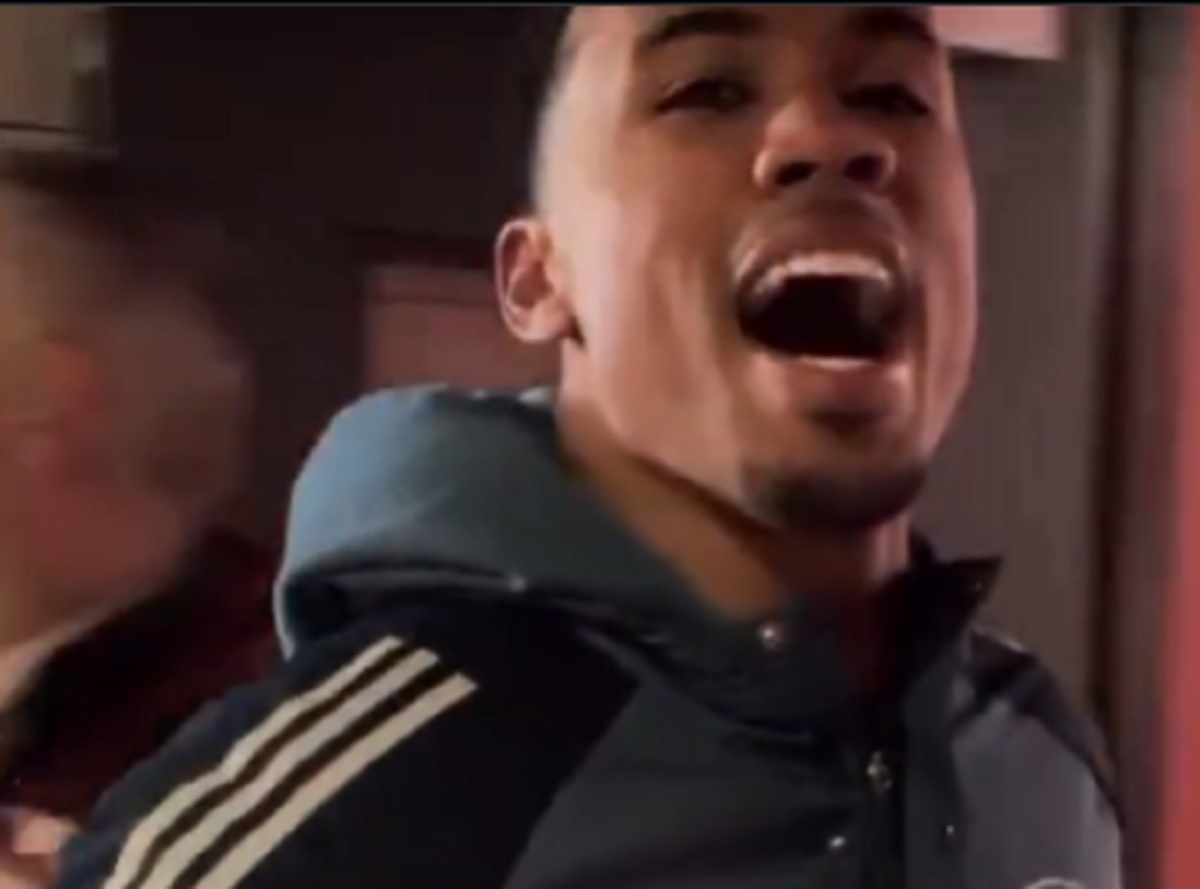 Gwiazdor Arsenalu zadrwił z rywala. Wyśmiał jego gest [WIDEO]