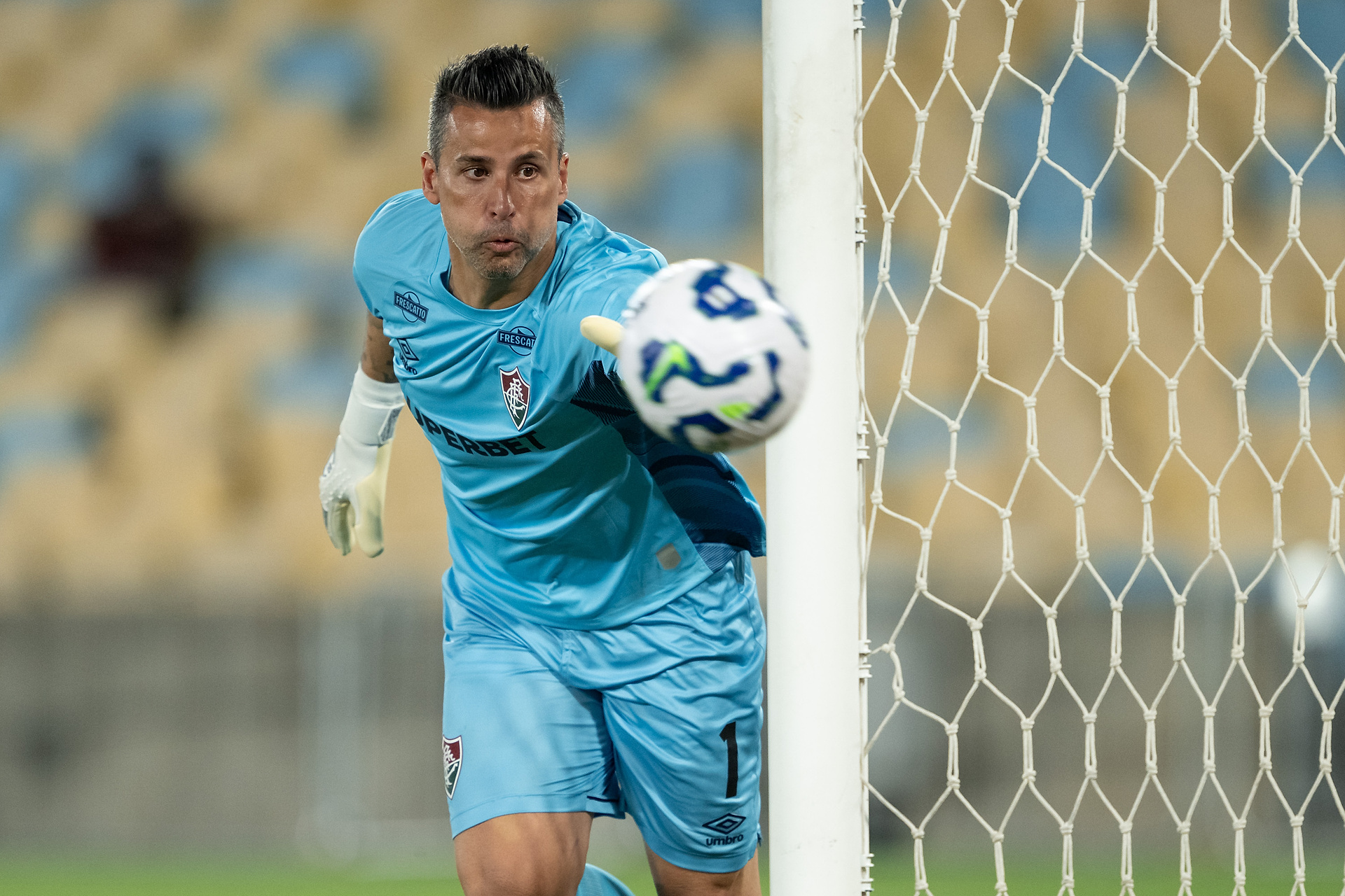 45-letni rekordzista świata nie kończy z futbolem. Podpisał kontrakt