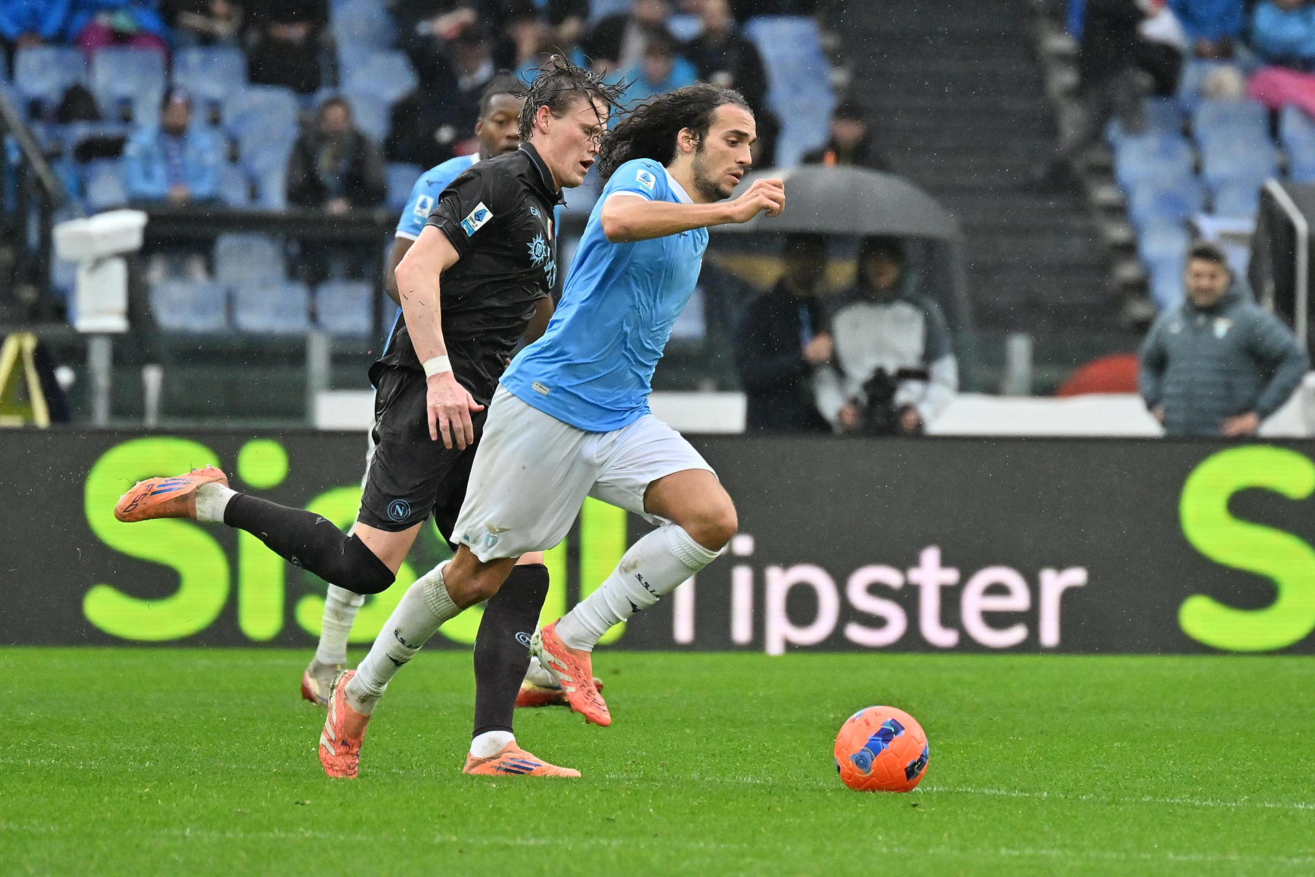 Spore wzmocnienie Fenerbahce. Bierze byłego gracza Arsenalu