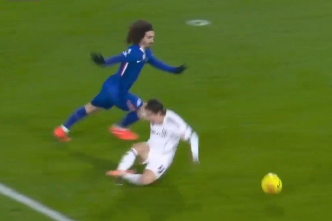 Wielka awantura w derbach Londynu. Sędzia miotał kartkami, gwiazdor Chelsea wyleciał z boiska [WIDEO]