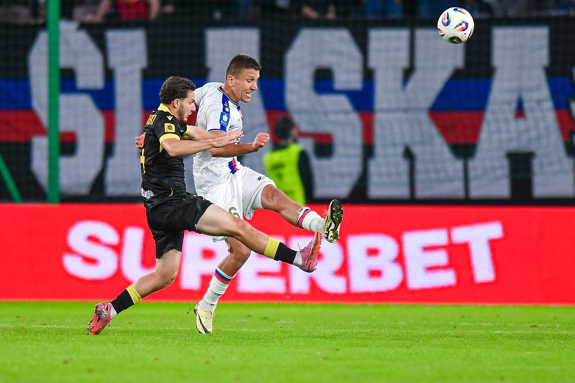 Piłkarz z Ekstraklasy blisko 1. ligi. Dwa w kluby w grze o jego podpis [NASZ NEWS]