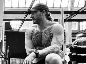 Znany napastnik był pośmiewskiem, ciągle imprezował. Niewiarygodne, jak dzisiaj wygląda [ZDJĘCIE]