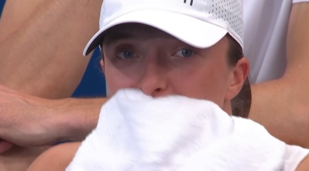 Świątek zapłakała w trakcie meczu. Sztab Polki zabrał głos