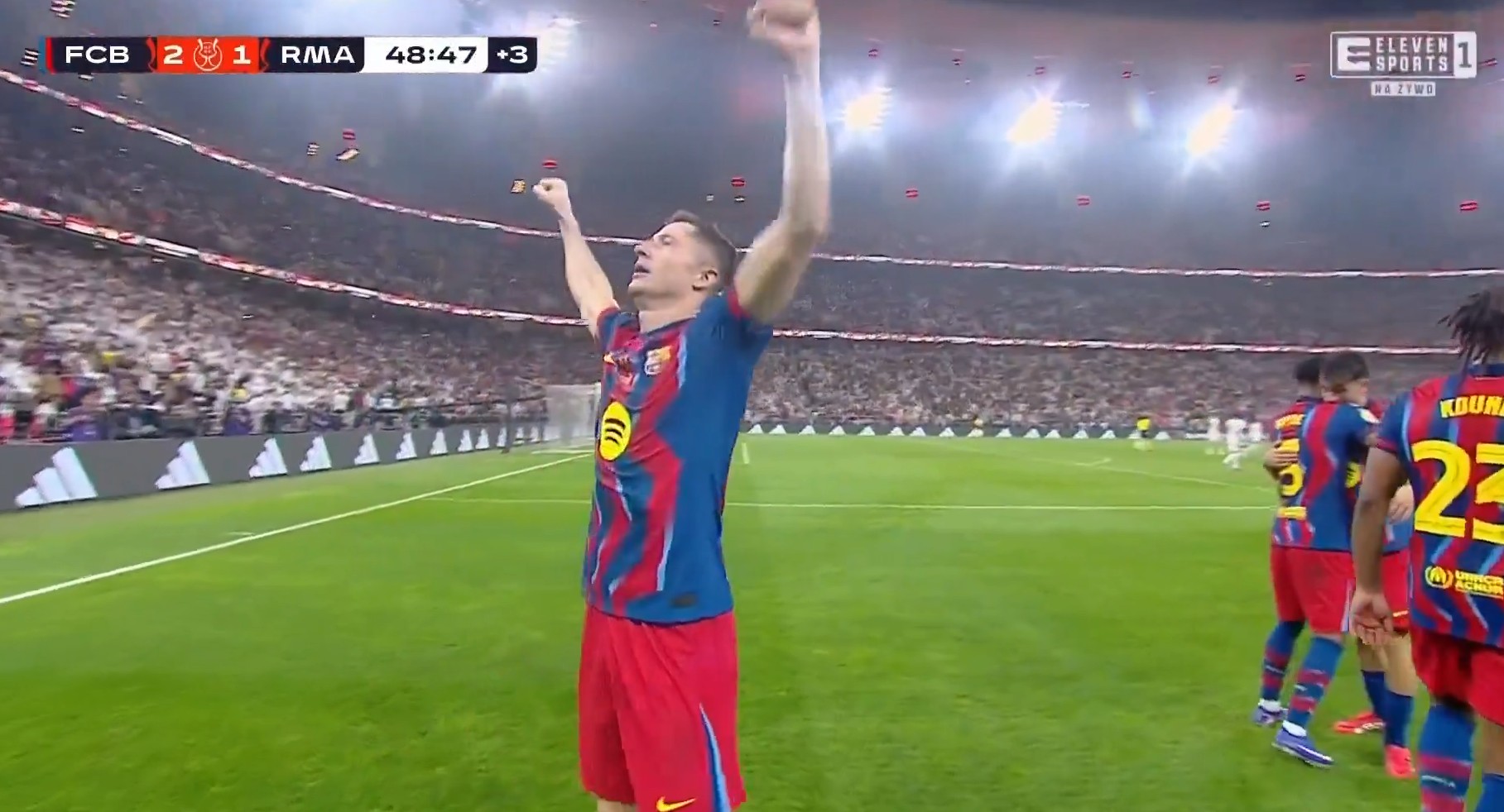 Gol Lewandowskiego w finale! Błysk Polaka w El Clasico [WIDEO]