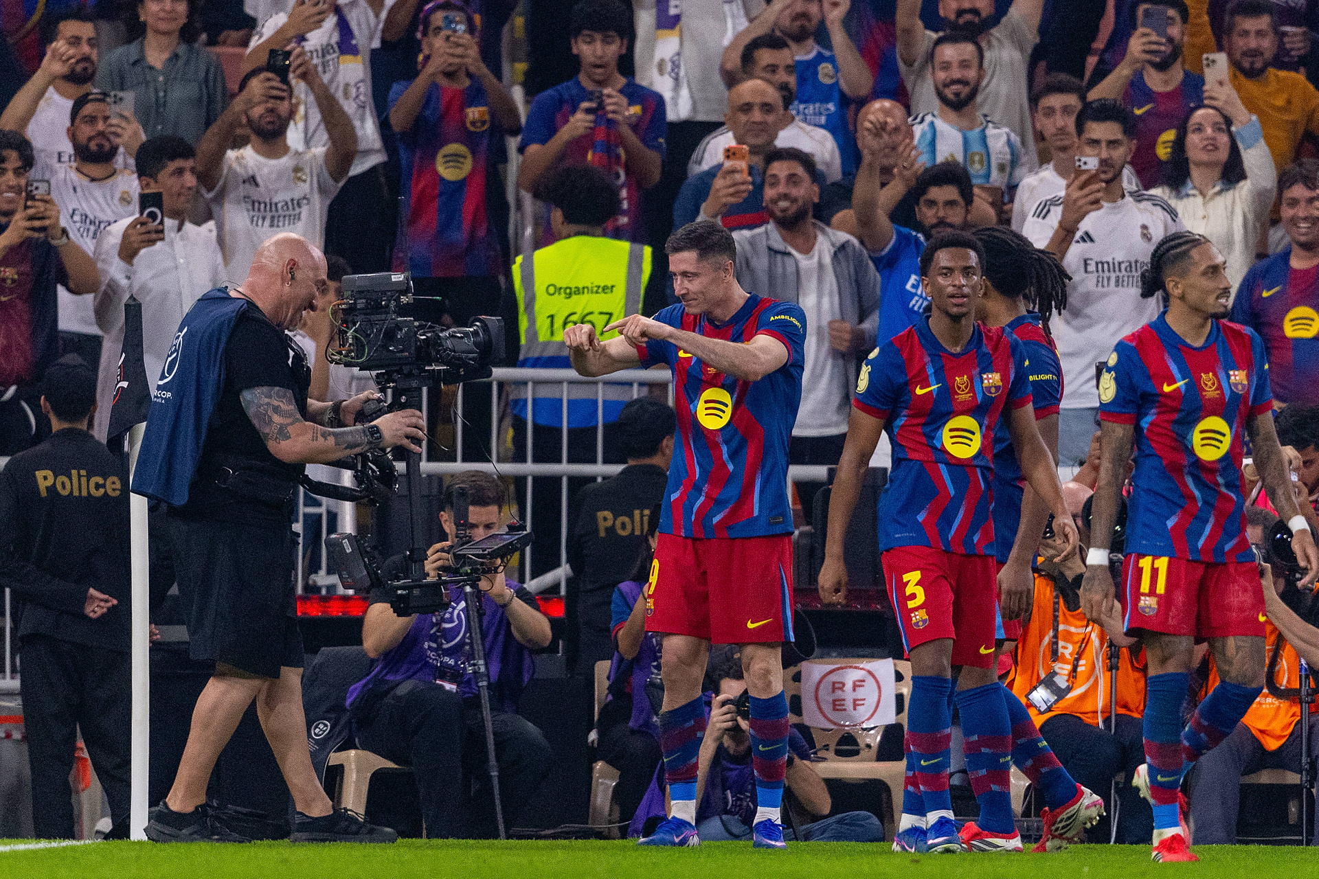 Media: Przełomowe wieści ws. przyszłości Lewandowskiego! Tego chce Barcelona