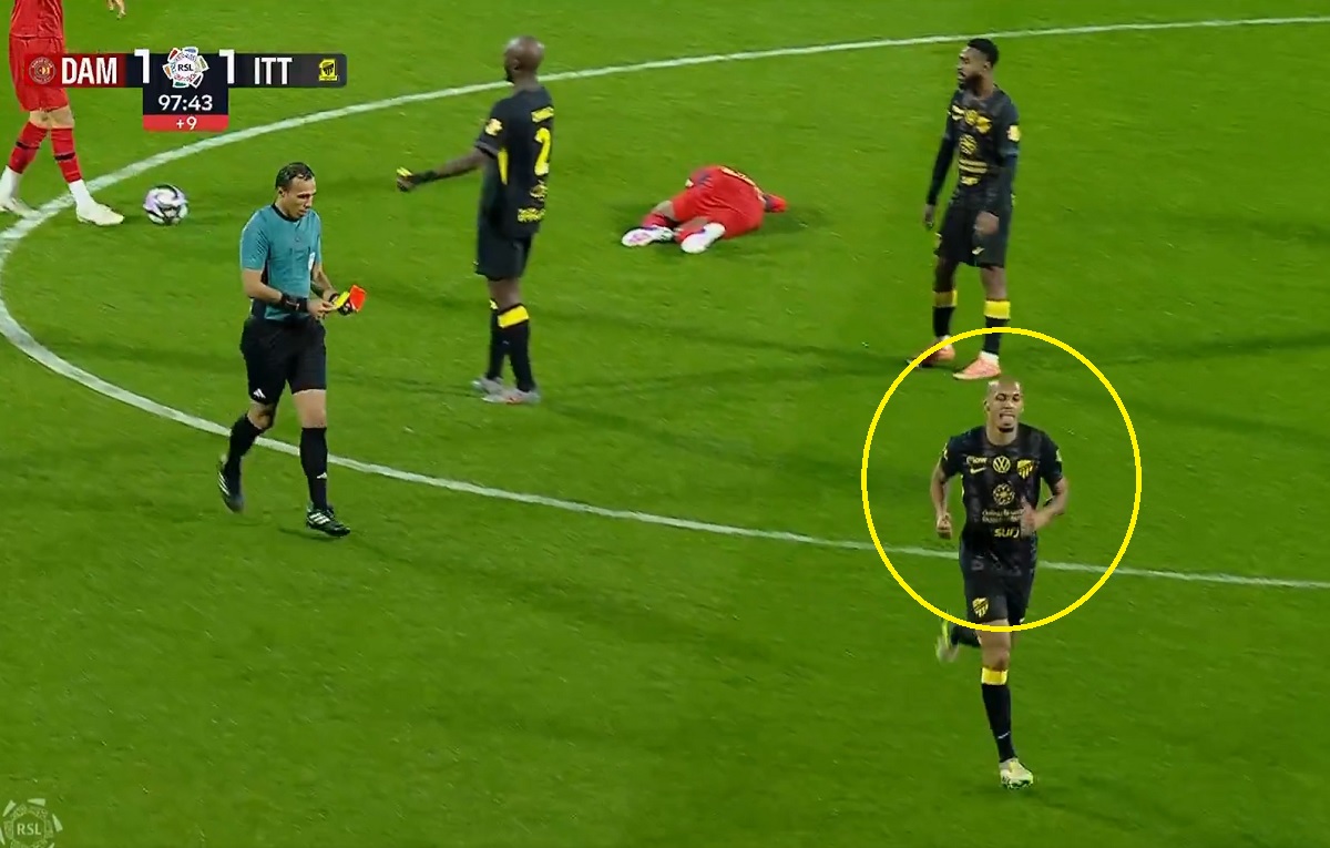 Weteran Liverpoolu "uciekał" od arbitra. Jasny powód [WIDEO]