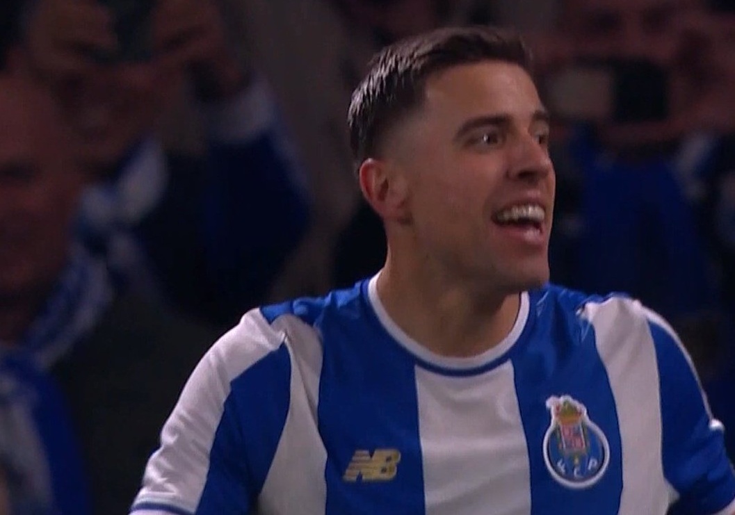 Bednarek z golem przeciwko Benfice! Co za strzał! [WIDEO]