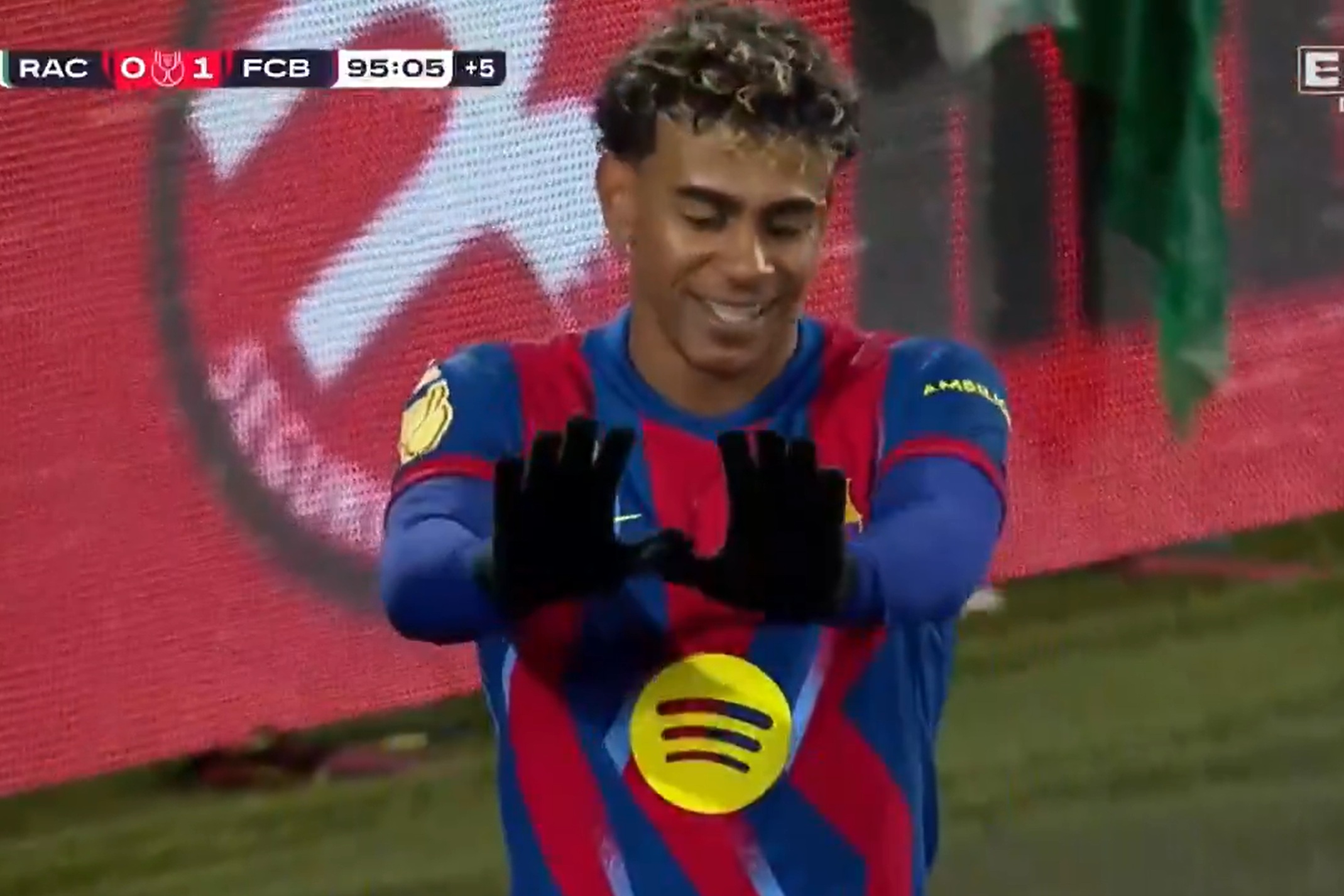 Yamal strzelił gola i... przeprosił Lewandowskiego. Gesty były wymowne [WIDEO]