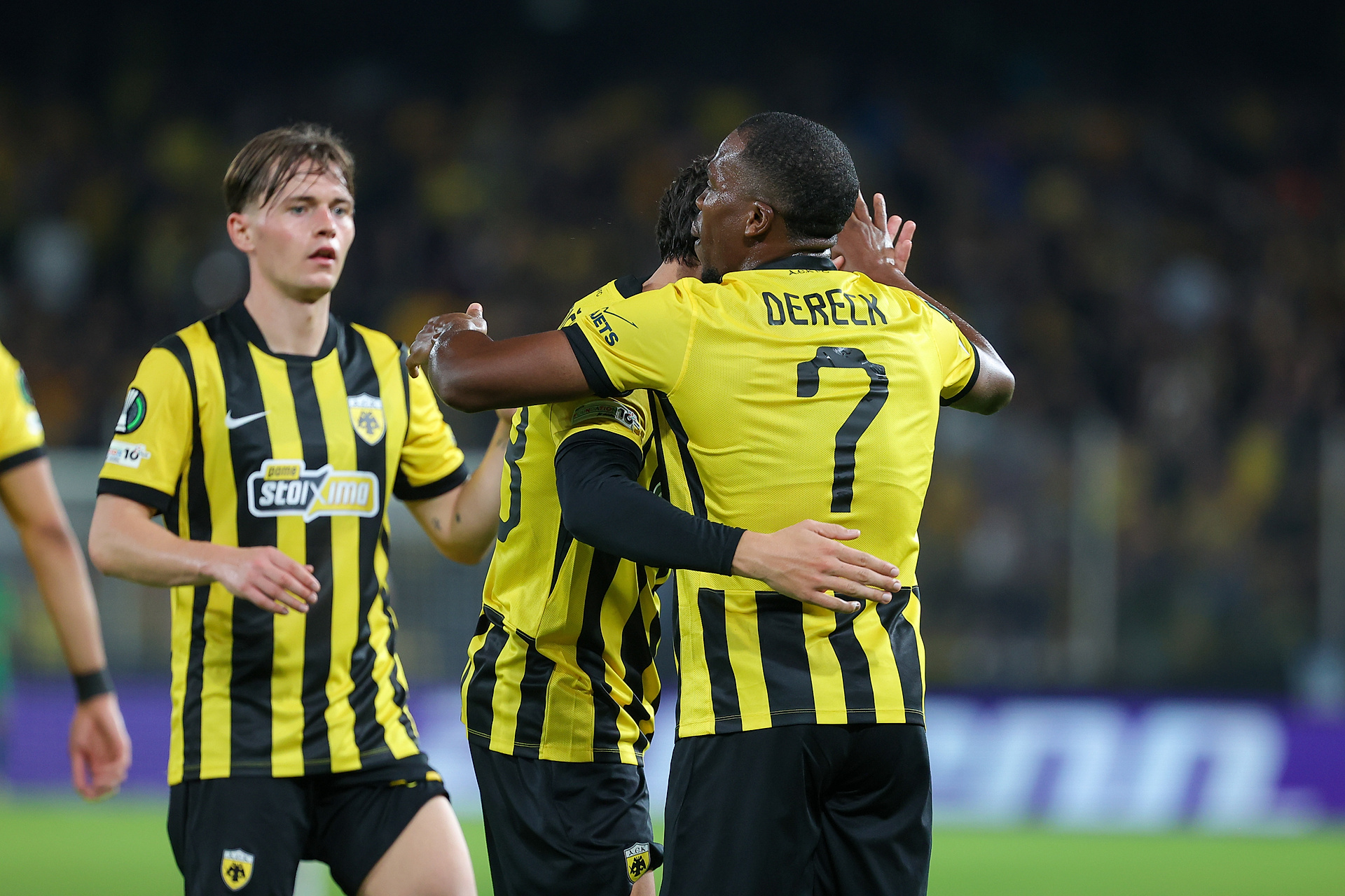 Sensacja w Europie! Znany klub poza pucharem, grzywna dla piłkarzy