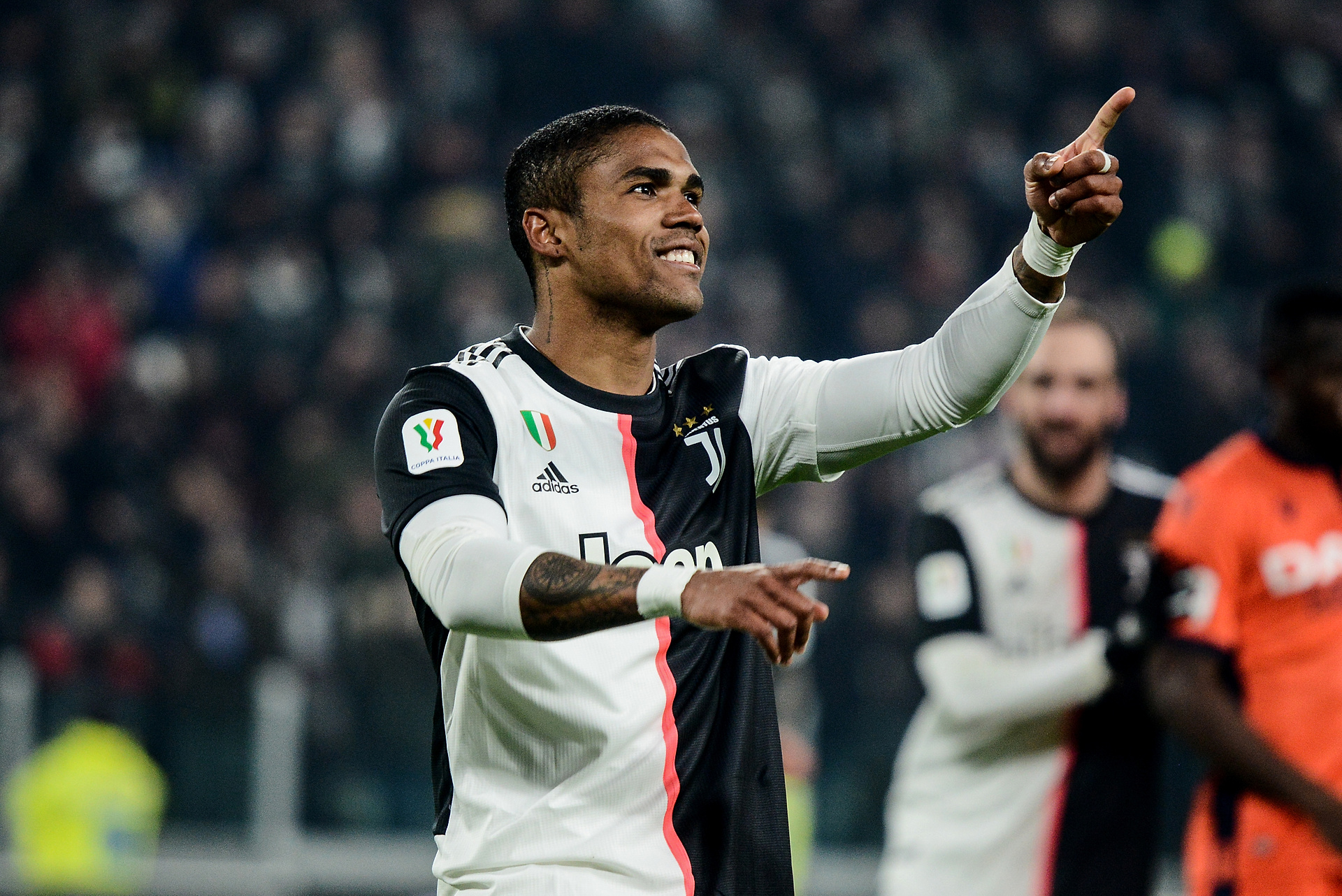 Douglas Costa blisko powrotu do Europy. Nie do wiary, gdzie zagra