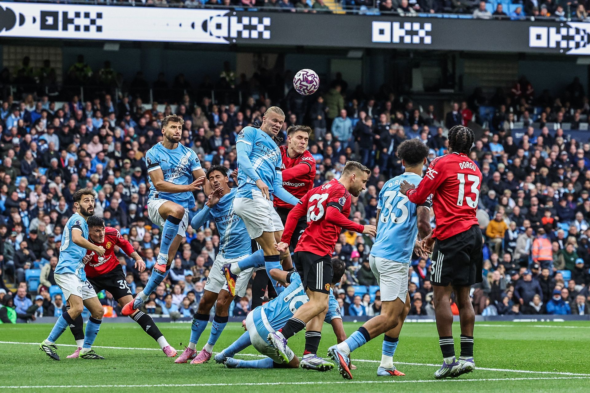 Manchester City bezradny na Old Trafford! Co za debiut Carricka [RELACJA]