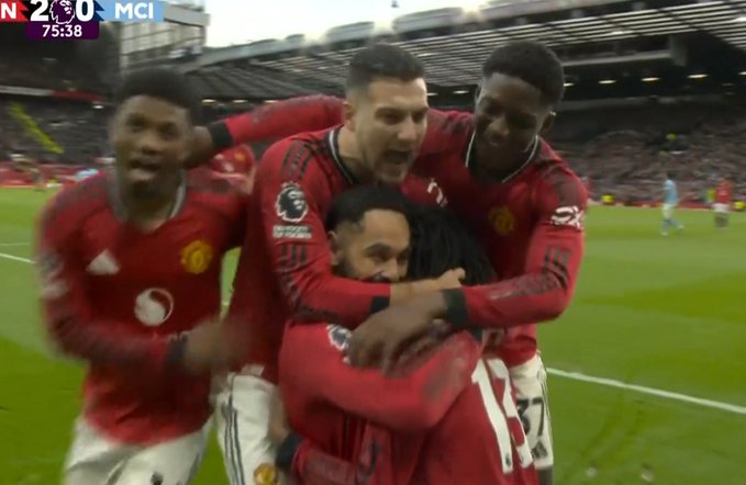 Manchester jest czerwony! Koncert United w derbach