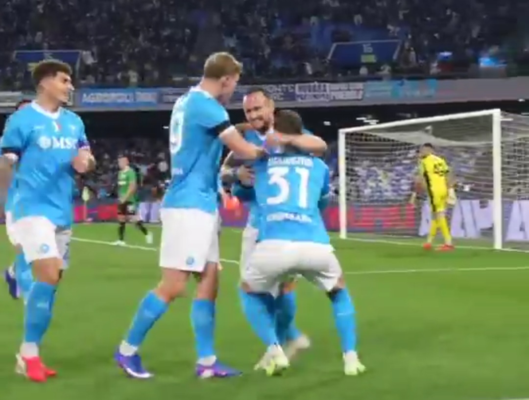 Cudowny wolej uszczęśliwił Napoli. Zrobił to idealnie