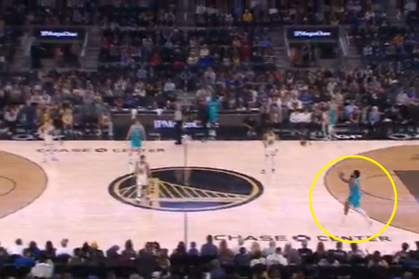 Niewiarygodna akcja w NBA. Trafił równo z syreną [WIDEO]