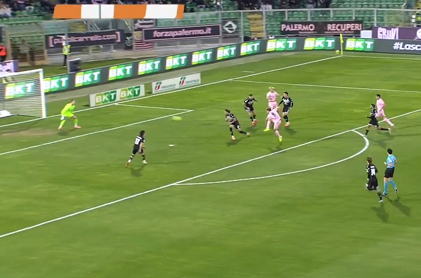 10. sekunda, Polacy na boisku i... szok. Niewiarygodne sceny we Włoszech [WIDEO]