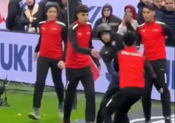 Skandal w finale PNA. Chłopcy od piłek napadli bramkarza [WIDEO]