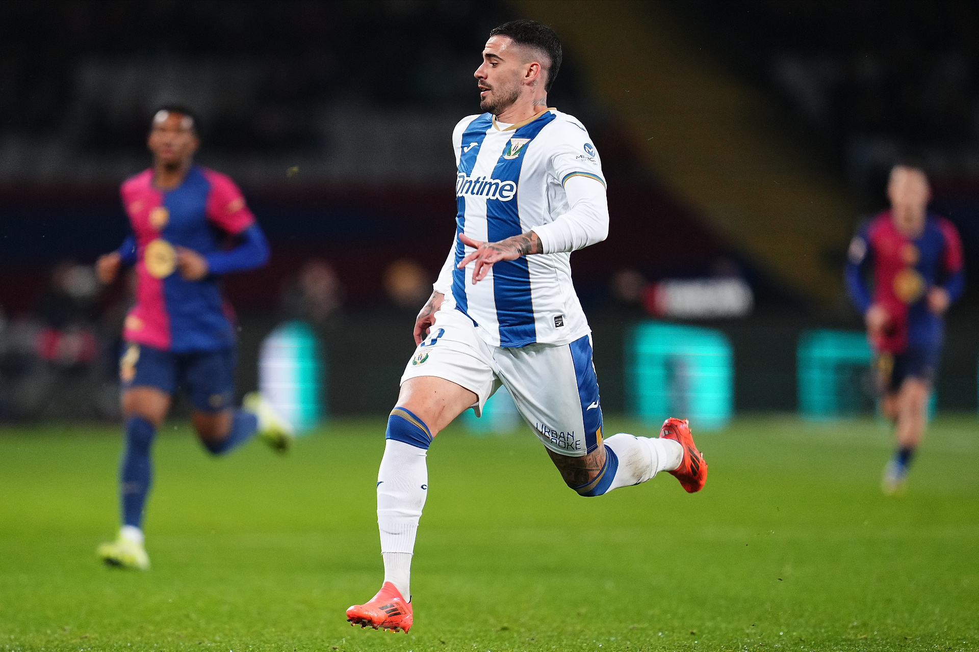 To miał być nowy napastnik Legii. Grał z Barceloną i Realem