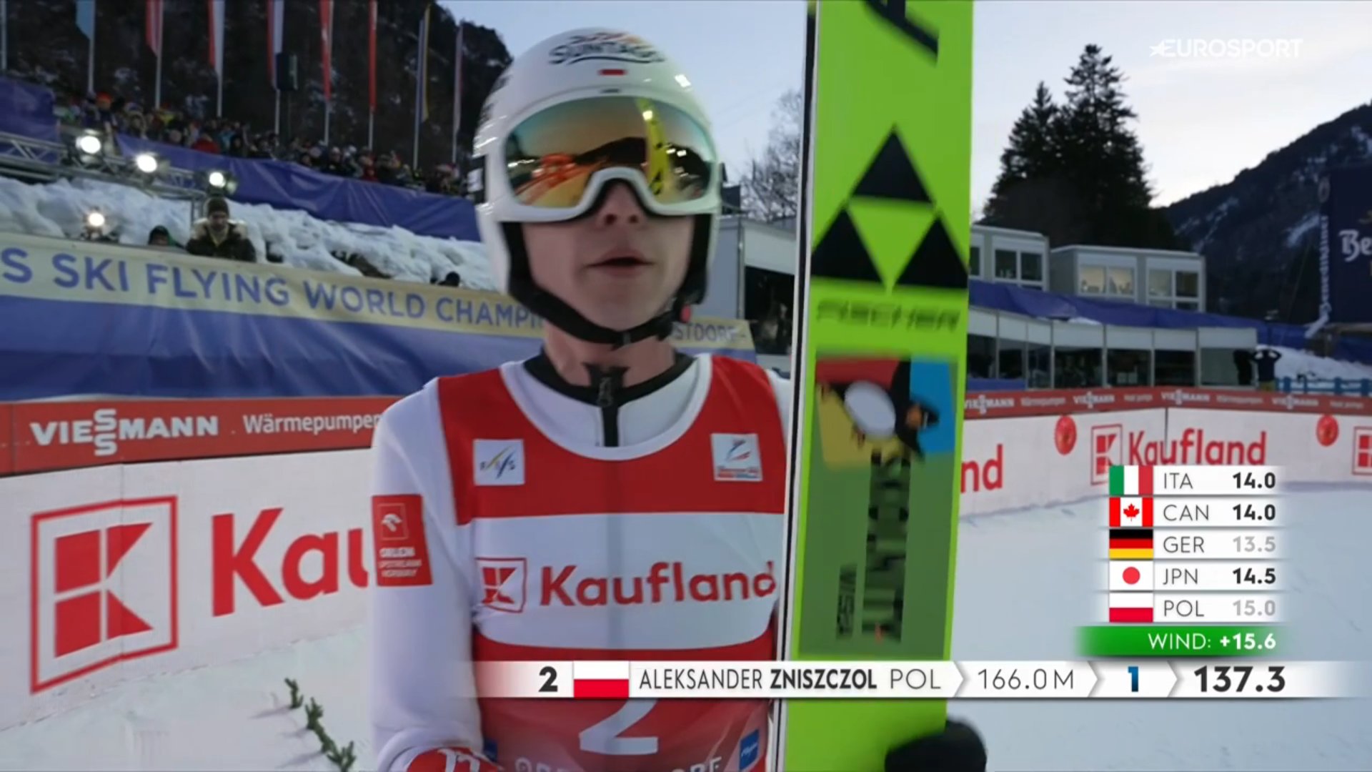 Zniszczoł skoczył fatalnie, a i tak wszedł. Szokujące loty w Oberstdorfie