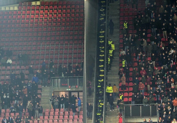 Mecz w Lidze Europy opóźniony. Dzieje się na trybunach [ZDJĘCIE]