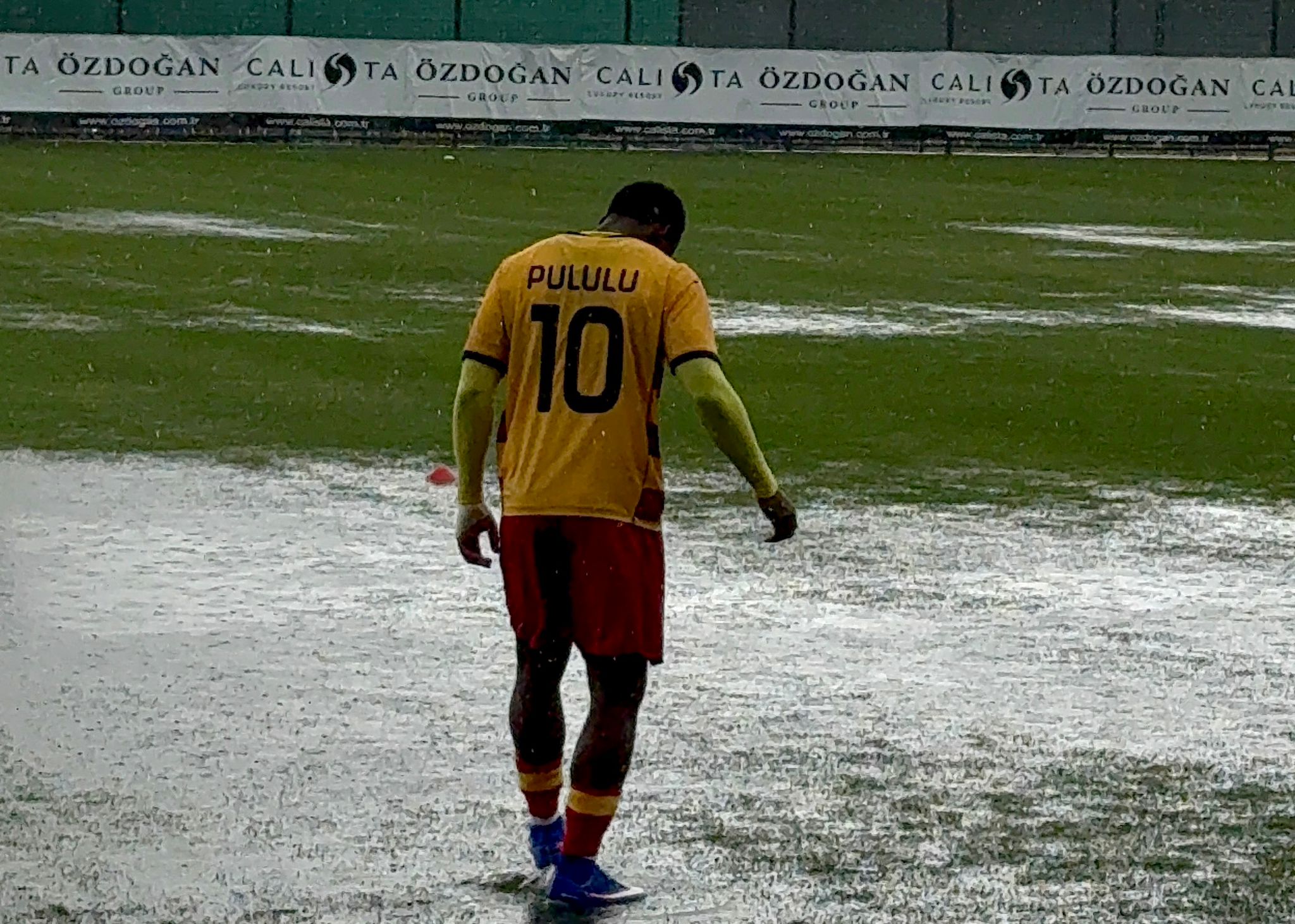 Mecz Jagiellonii przerwany! Oberwanie chmury przeszkodziło piłkarzom [WIDEO]