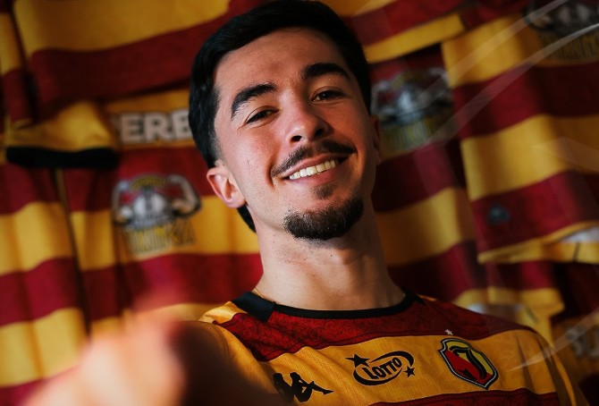 Jagiellonia dopięła ciekawy transfer. Zaprezentowała nowego piłkarza