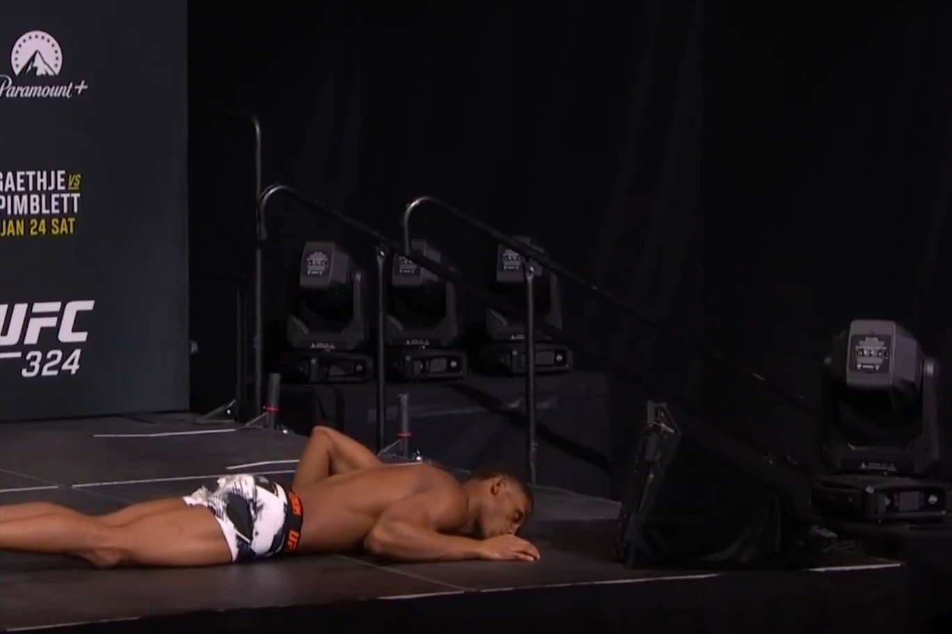 Dramat przed galą UFC. Nagle osunął się na podłogę [WIDEO]