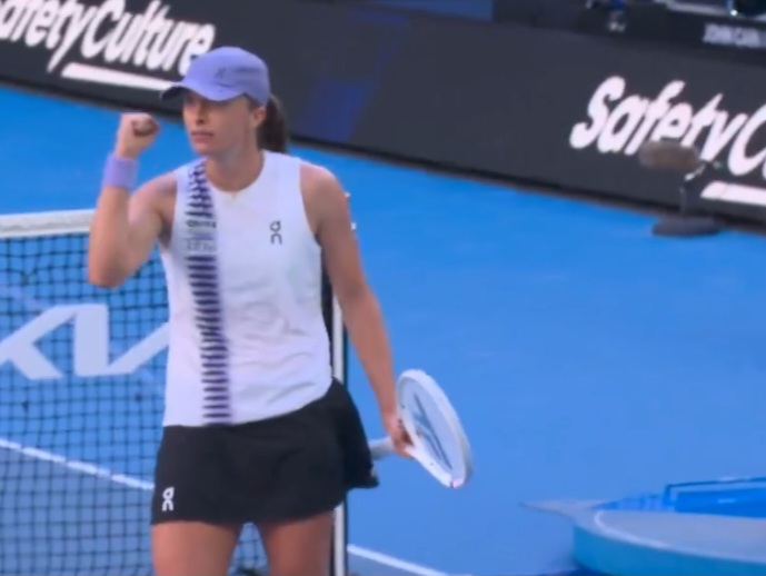 Rewelacyjna Świątek w decydującym secie! Festiwal zwrotów akcji w Australian Open