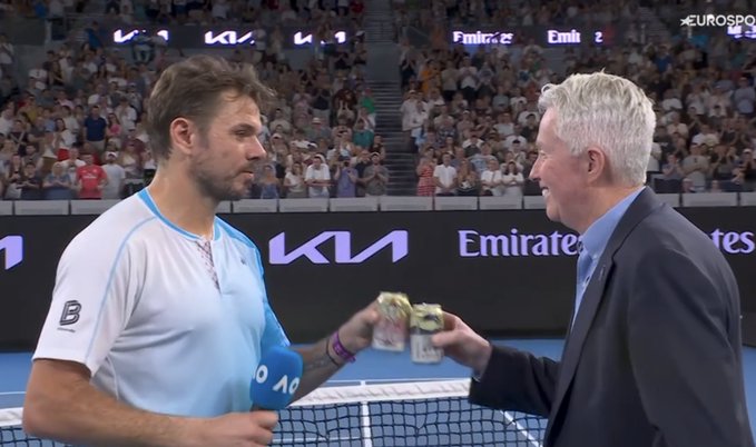 Wypił piwo na korcie. Oto, co zrobiła legenda po porażce w Australian Open