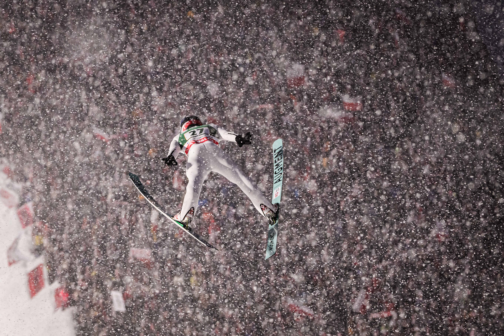 Co za cios dla polskiego skoczka. Oto skład biało-czerwonych na drużynówkę w lotach