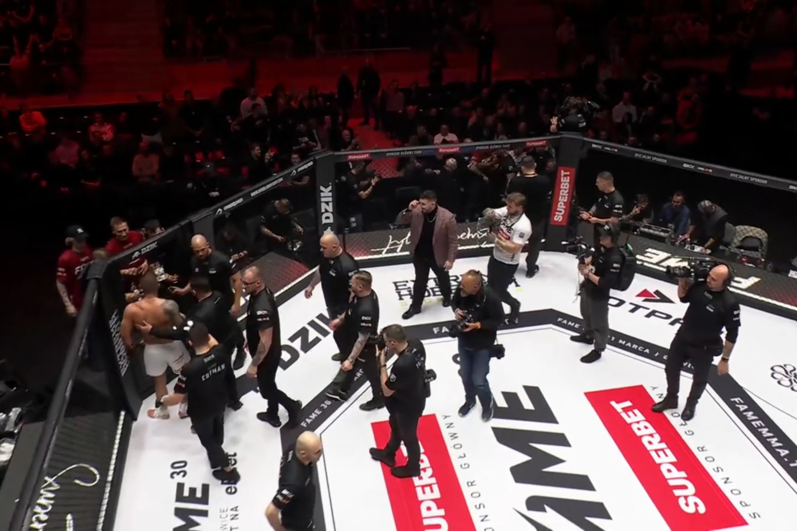 Pogromca Najmana górą na Fame MMA 29. Wielki skandal w oktagonie