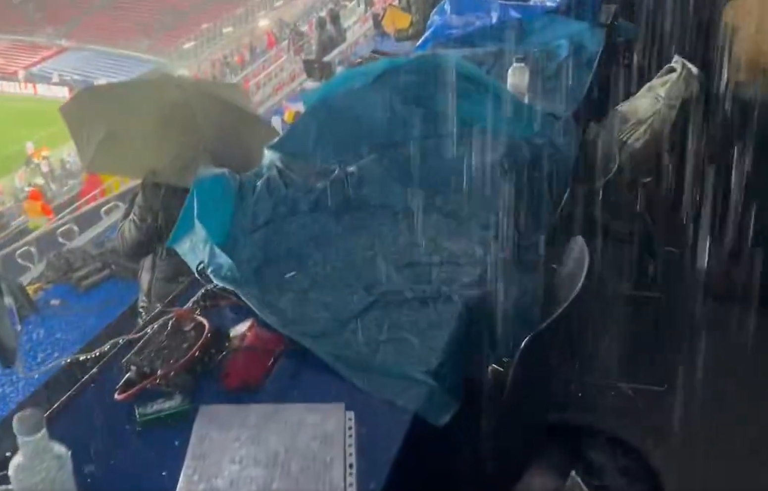 Camp Nou pod wodą. Nowy stadion Barcelony zaczął przeciekać [WIDEO]