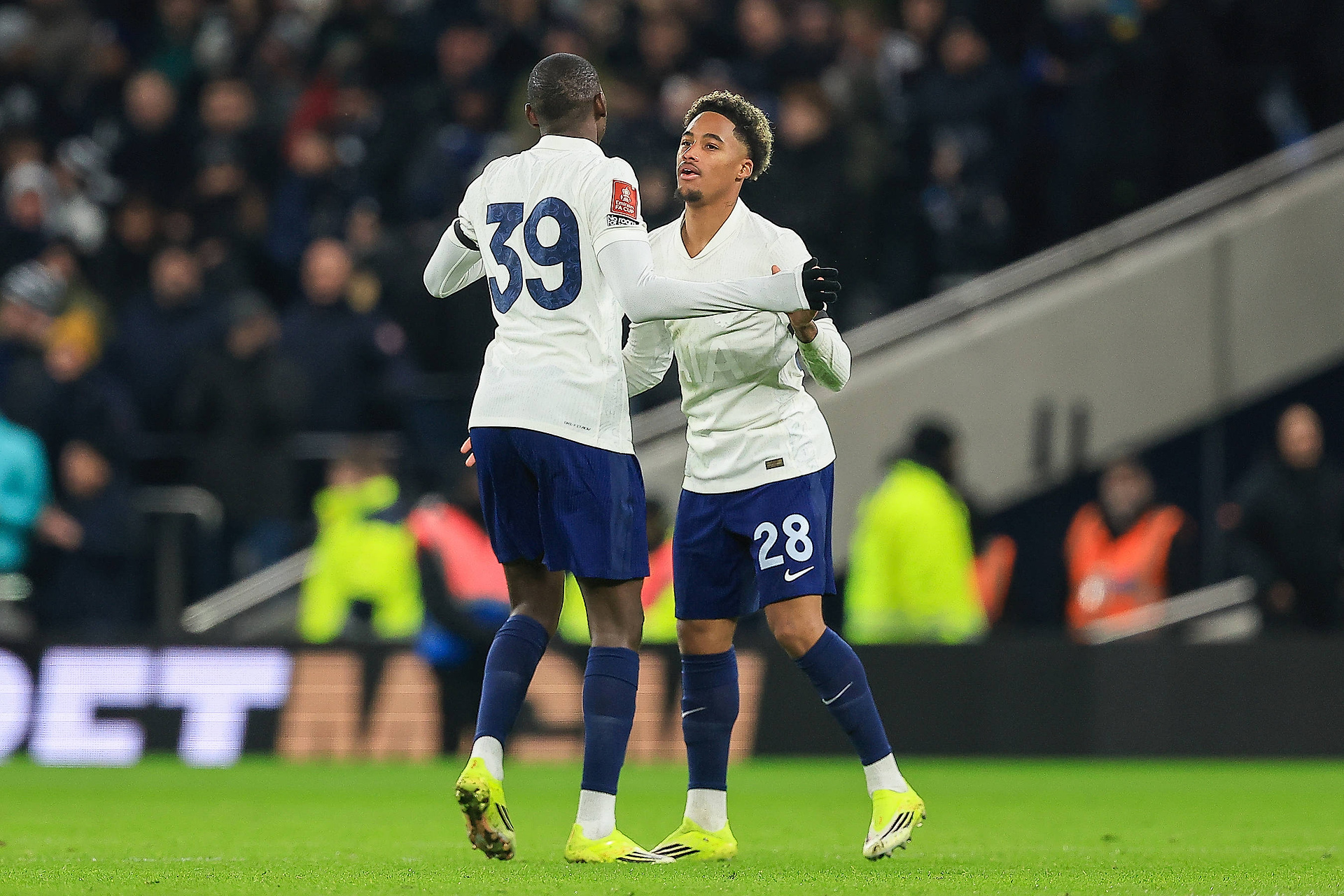 Kraksa piłkarzy przed meczem LM. Chwile grozy na autostradzie [ZDJĘCIE]