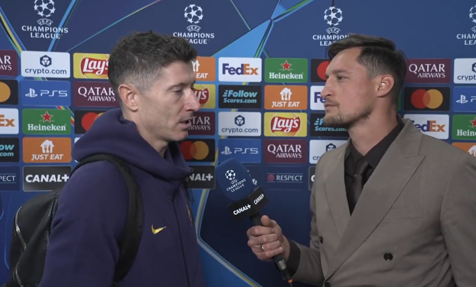 Lewandowski bije się w pierś po meczu Barcelony. "Źle to zrobiłem" [WIDEO]