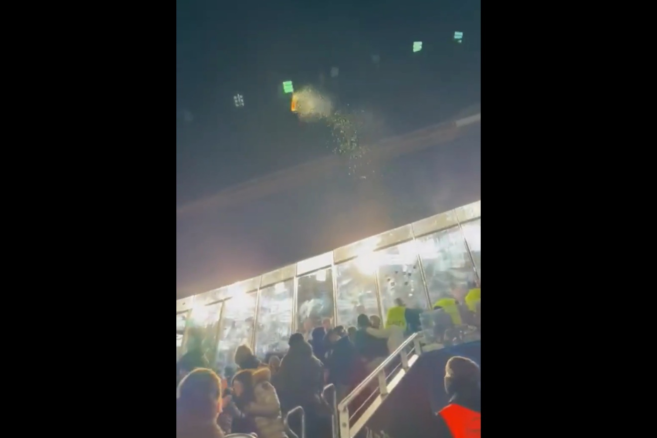 Skandal podczas meczu Barcelony. Mogło dojść do tragedii [WIDEO]