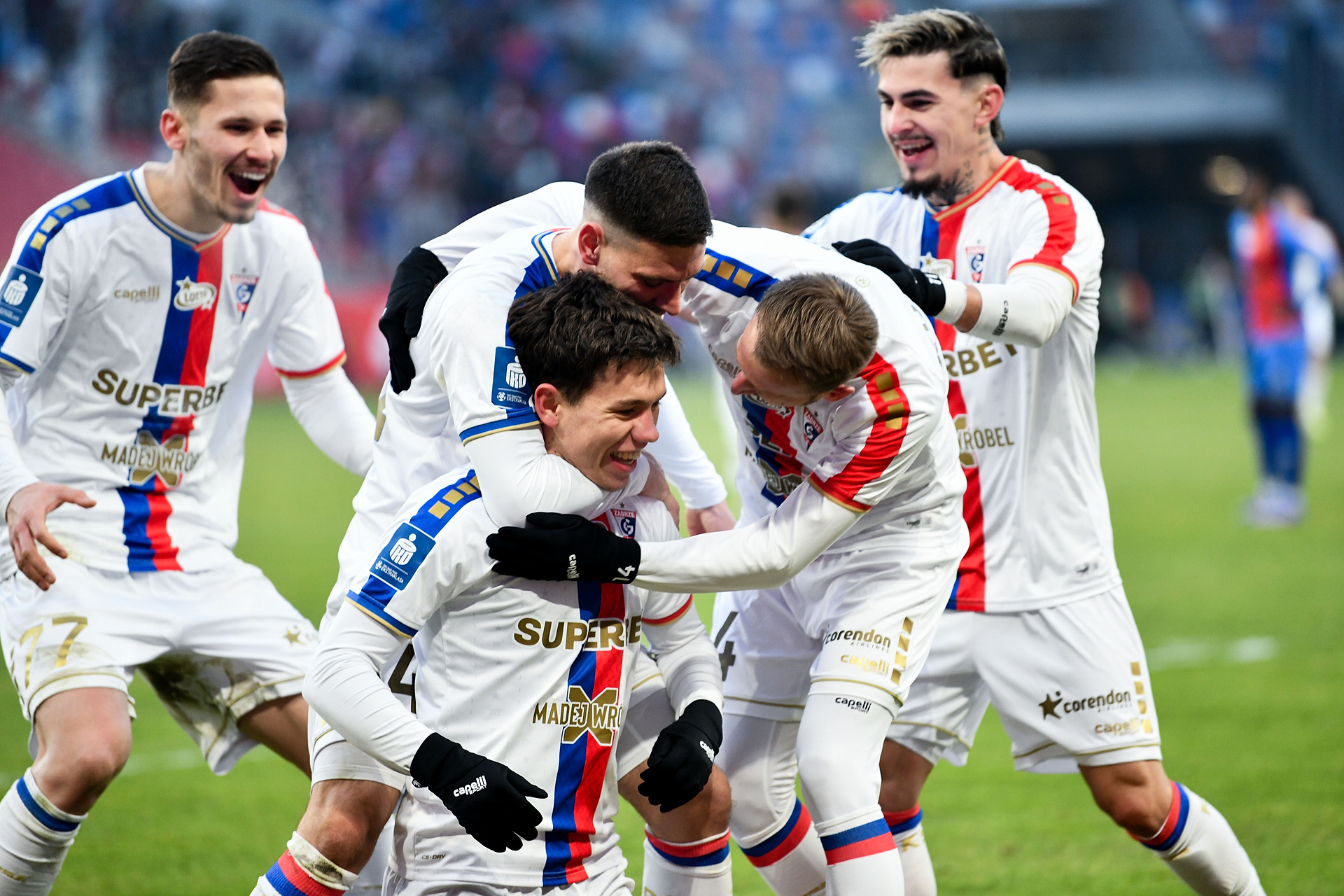 Nowy lider Ekstraklasy! Wielki powrót w derbach