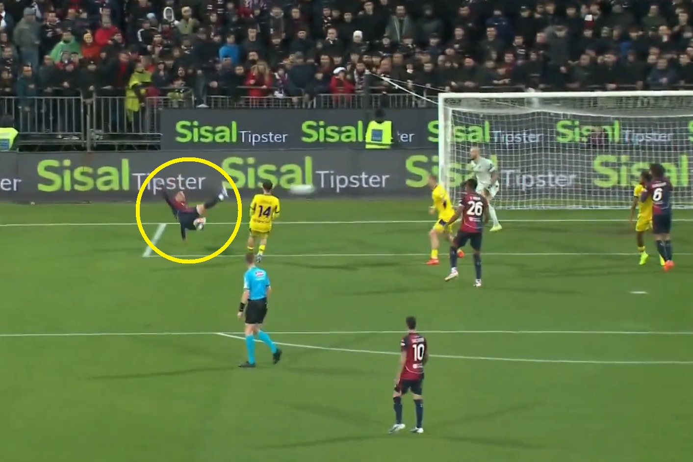 Odpalił petardę. Zdumiewający gol w Serie A [WIDEO]