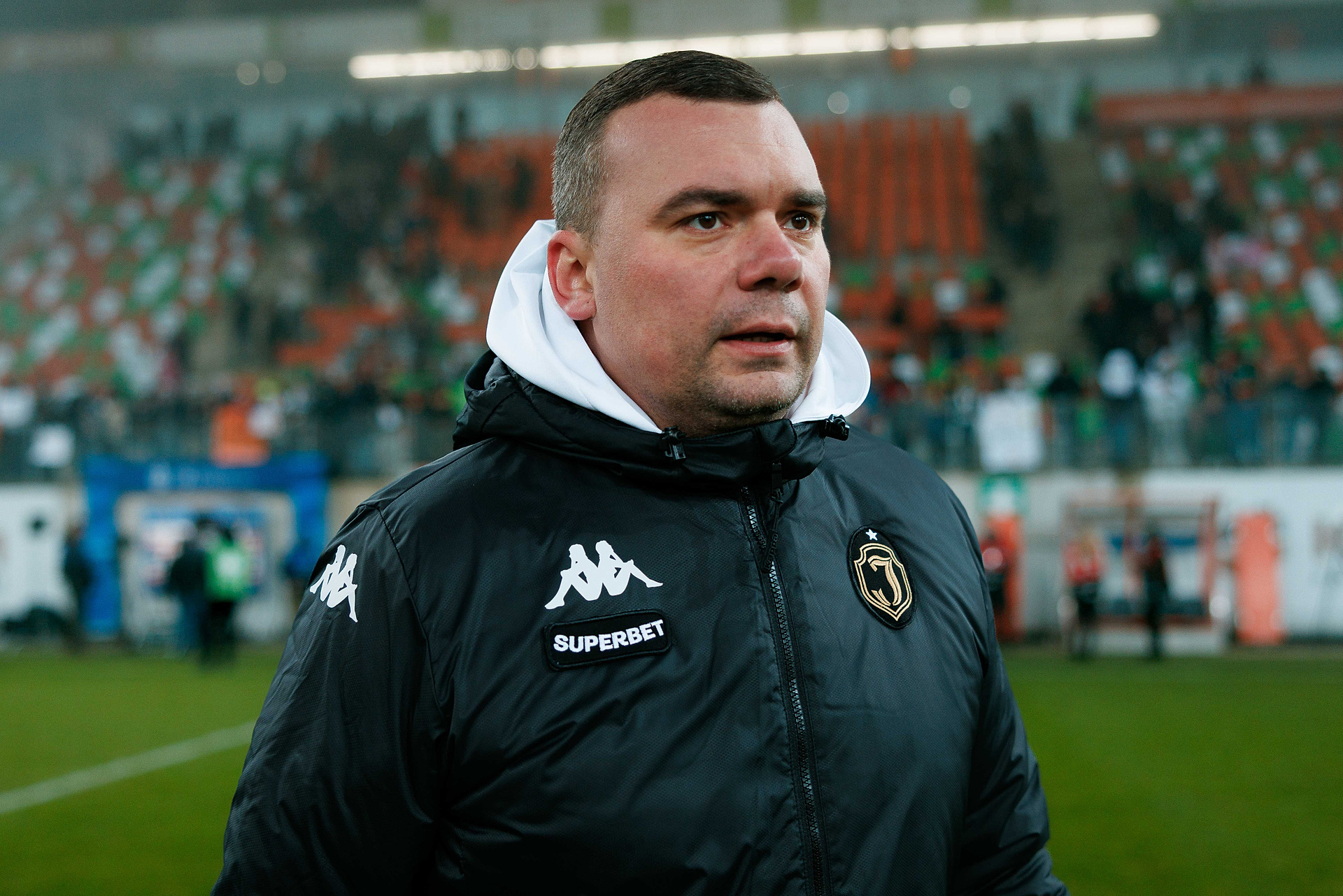 "Człowiek zamykał oczy". Siemieniec szczerze o meczu z Widzewem. Jovićević mu wtórował