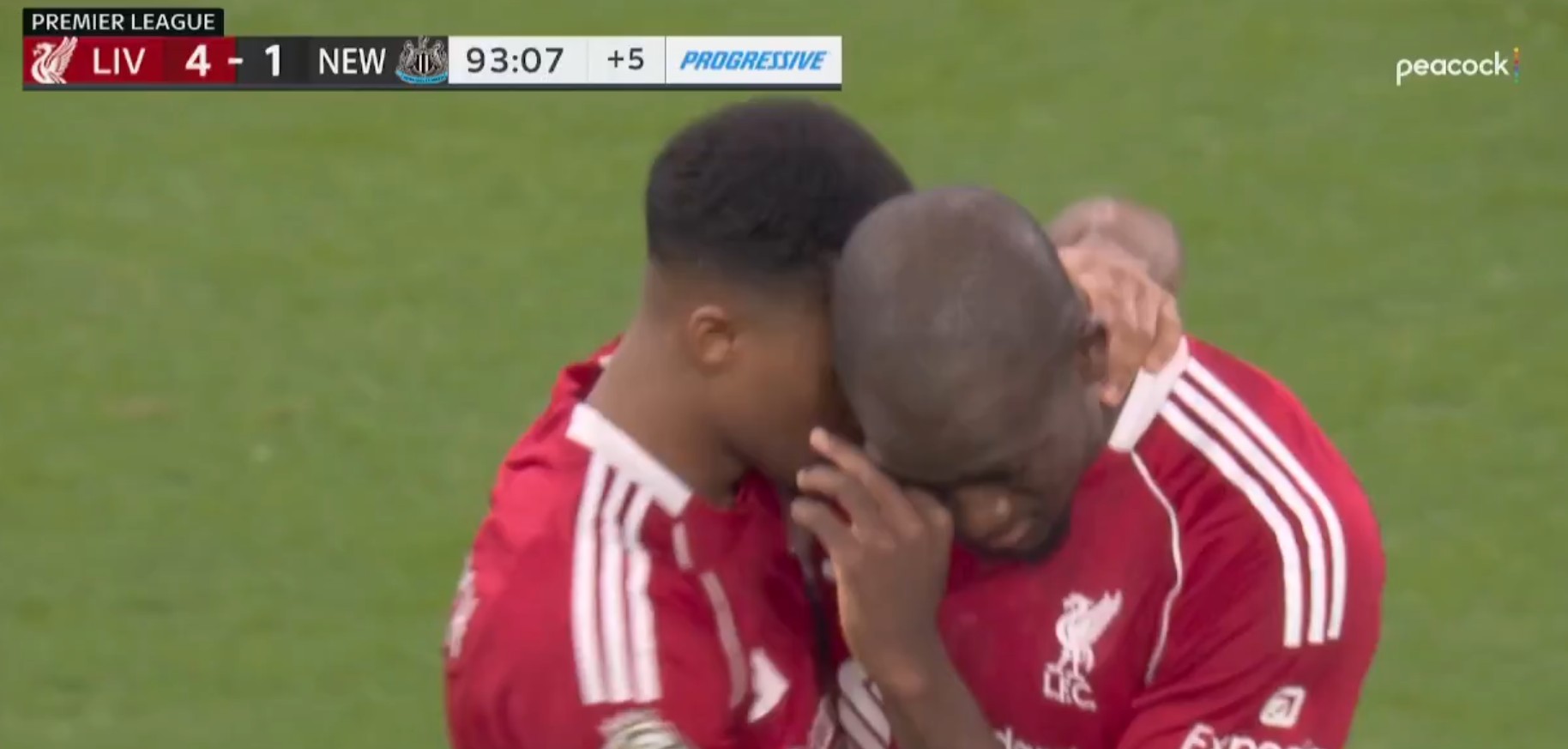 Niezwykłe sceny w meczu Liverpoolu. Strzelił gola i utonął we łzach [WIDEO]