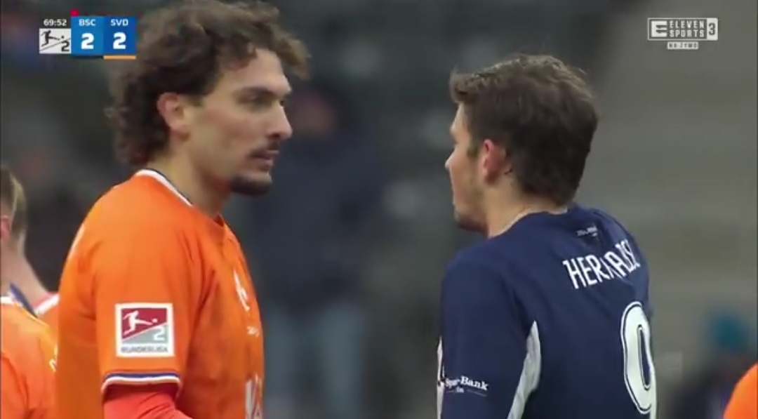 Kownacki wyleciał z boiska. Sędzia nie miał litości dla Polaka