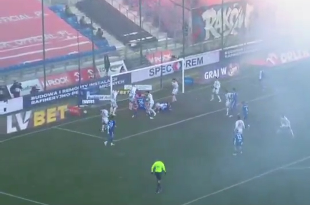 Leżał na ziemi i strzelił gola. Raków w szoku 