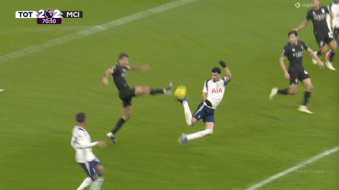 Gol sezonu w Premier League? Obłędne trafienie "skorpionem"