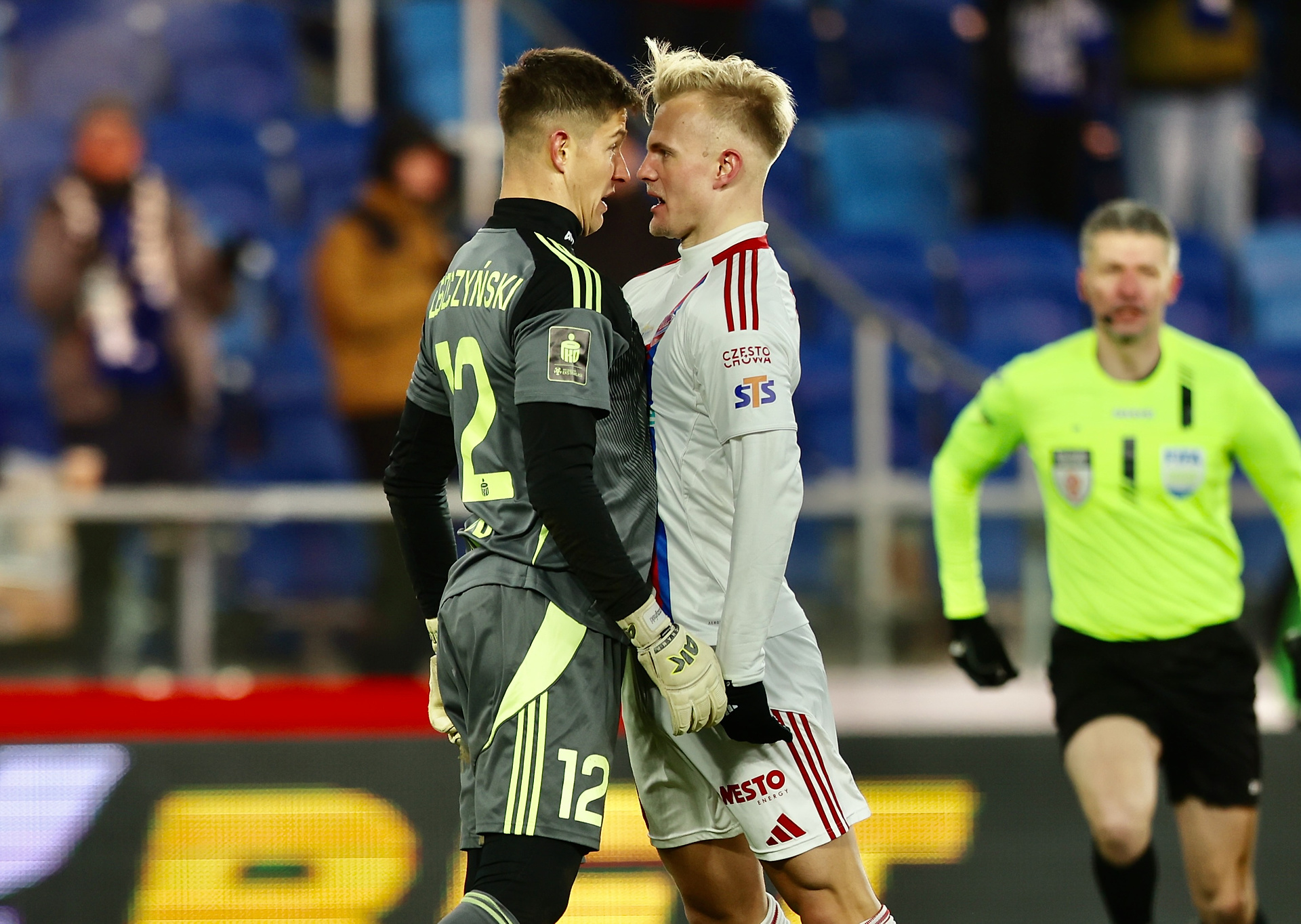 "Padły mocne słowa". Puściły nerwy w hicie Ekstraklasy