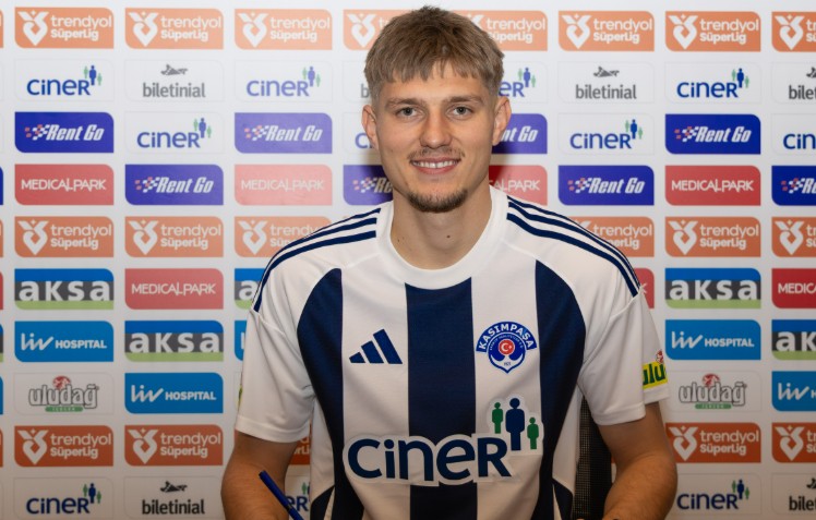 Zaskakujący transfer polskiego snajpera. Zaprezentowano go w nowym klubie