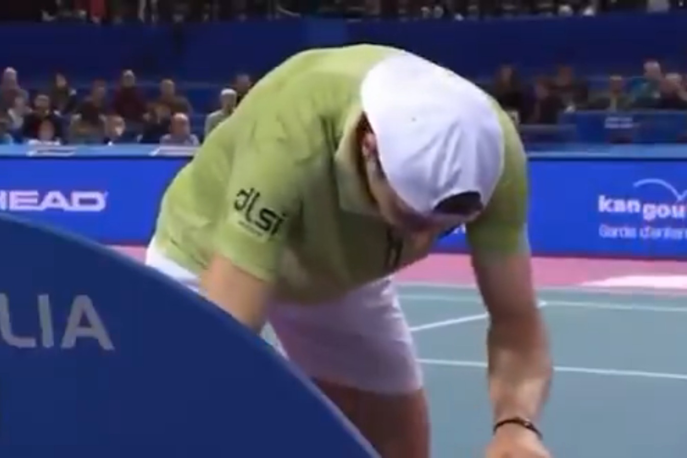 Szokujące zachowanie znanego tenisisty. Nagle zszedł z kortu [WIDEO]