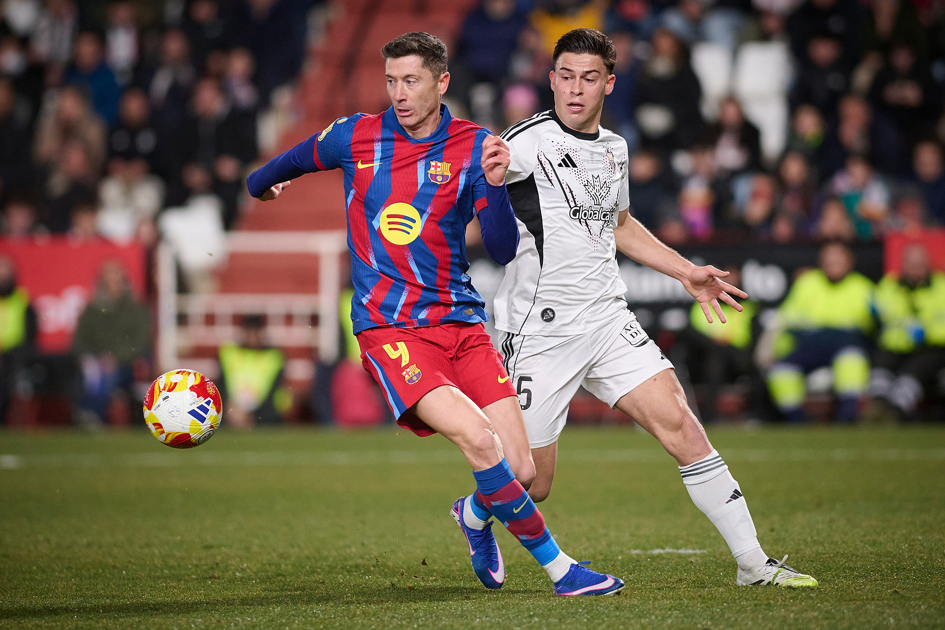 Flick przemówił ws. Lewandowskiego. "Musi"