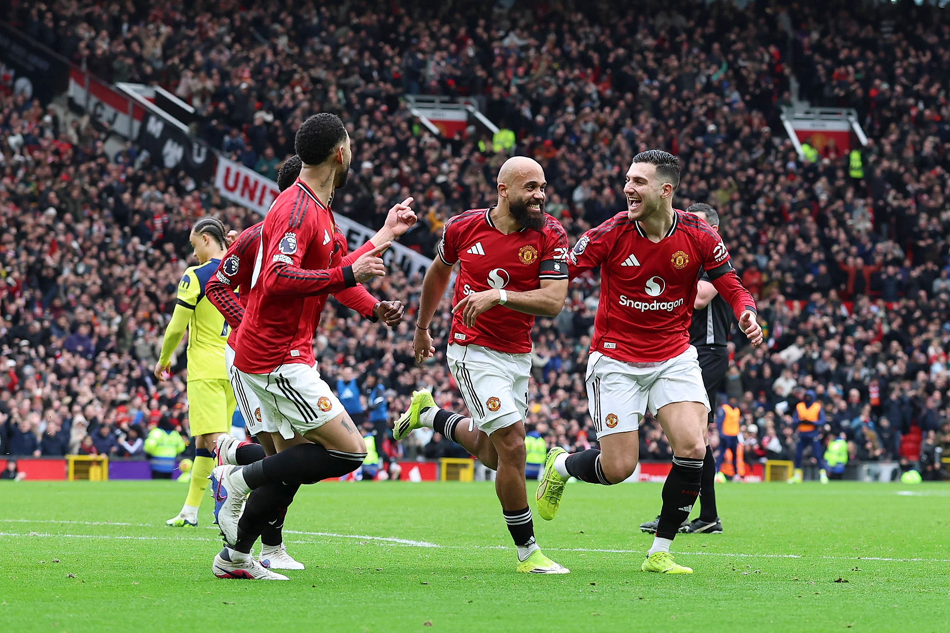 Diabelska forma Manchesteru United! Carrick czyni cuda