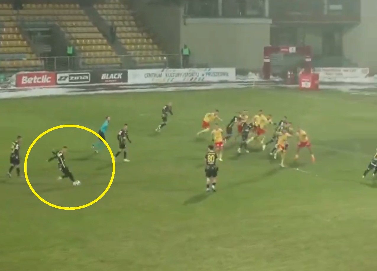 Ale przyłożył! Niezwykły gol piłkarza Wieczystej [WIDEO]