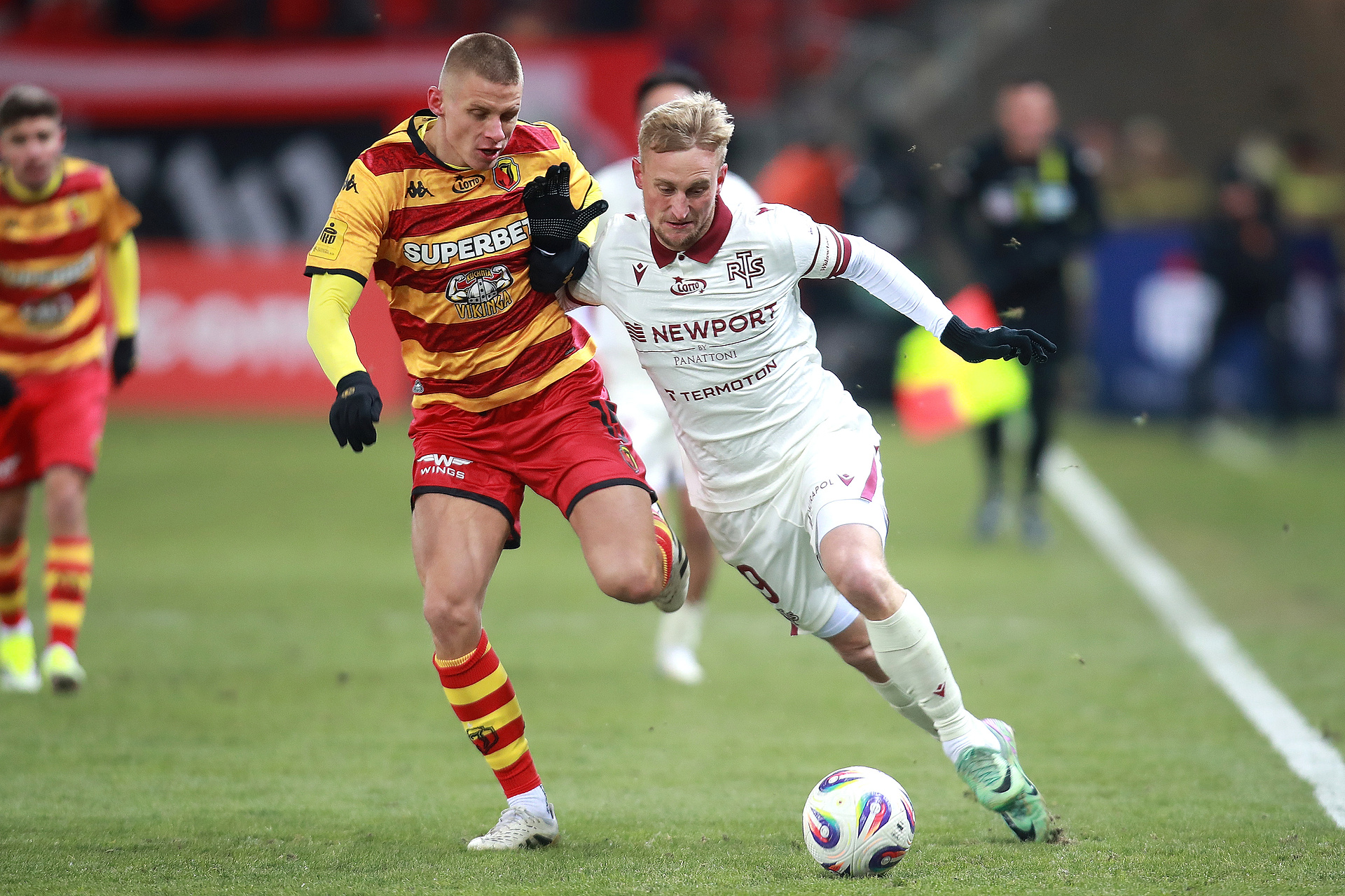 Od dawna błyszczy w Ekstraklasie. "Co musi zrobić więcej, aby przekonać Urbana do powołania?"