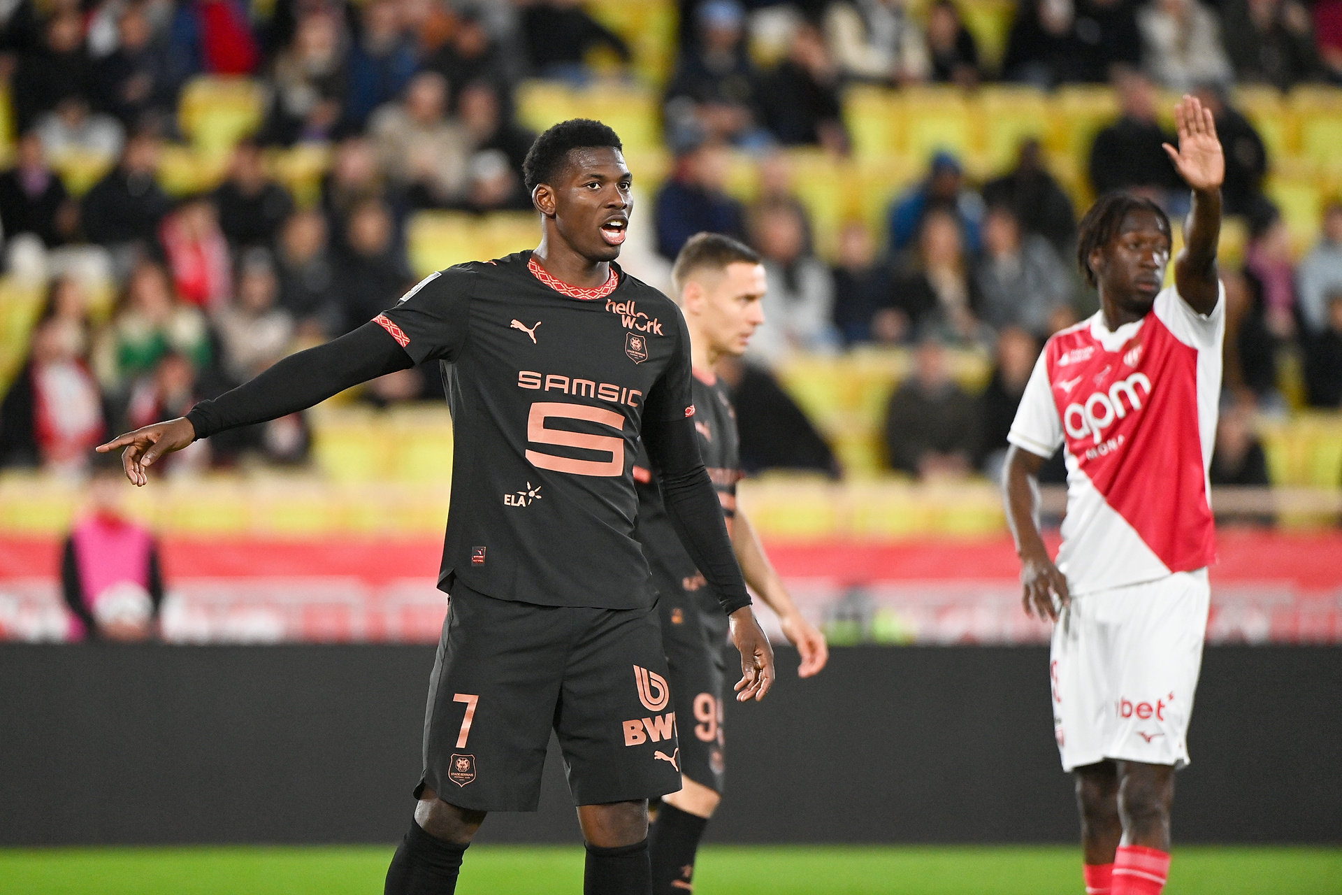 Klubowy kolega Polaków w tarapatach. Przestępcy włamali mu się do domu